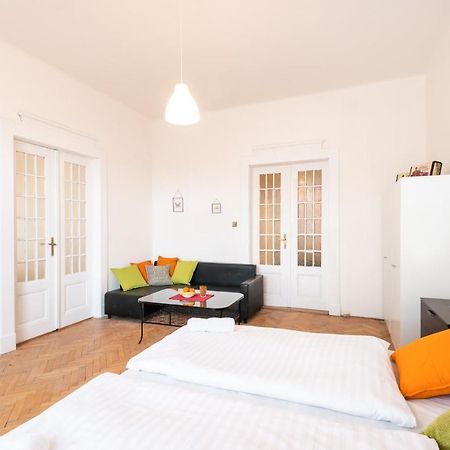 Narodni Apartments Praag Buitenkant foto