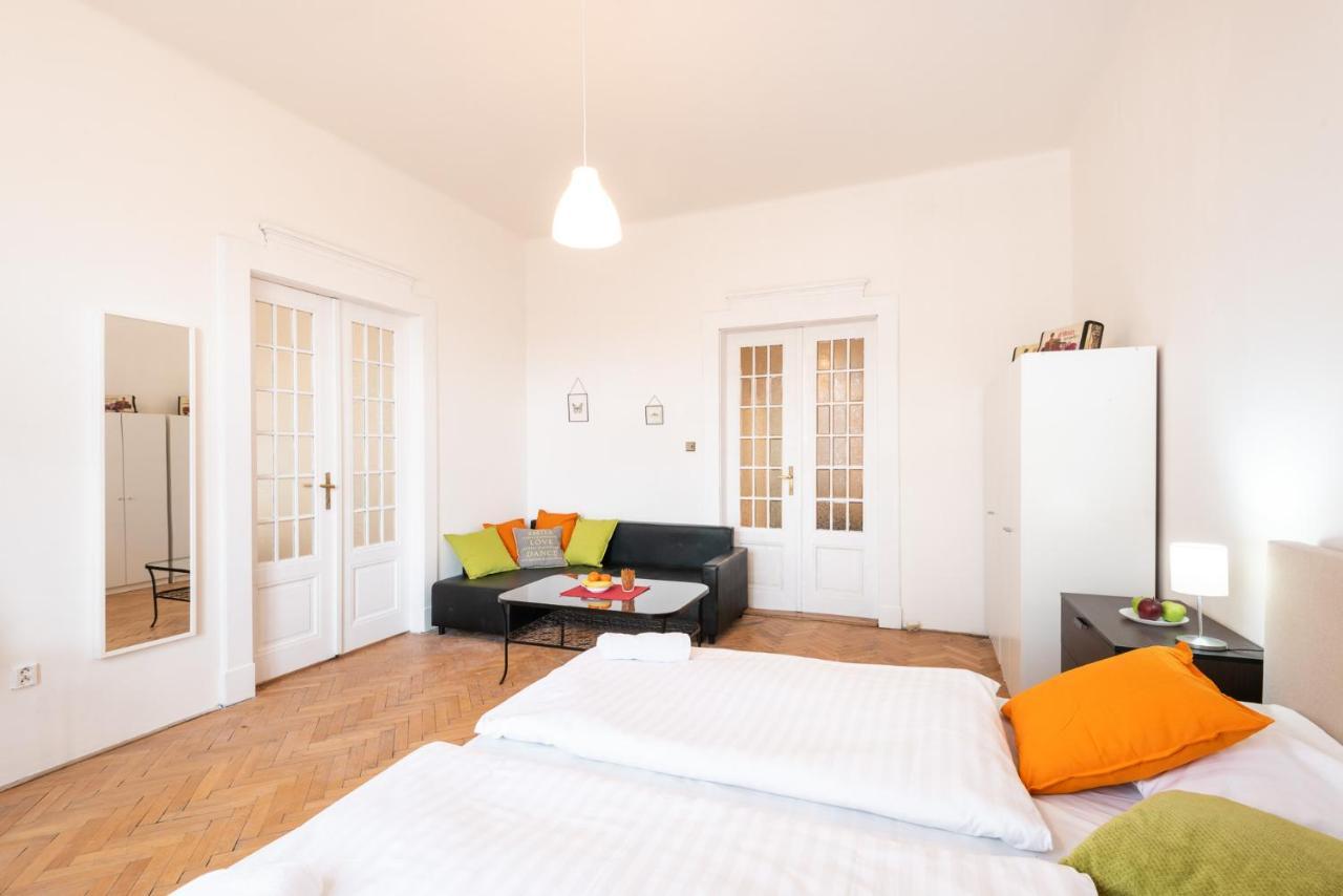 Narodni Apartments Praag Buitenkant foto