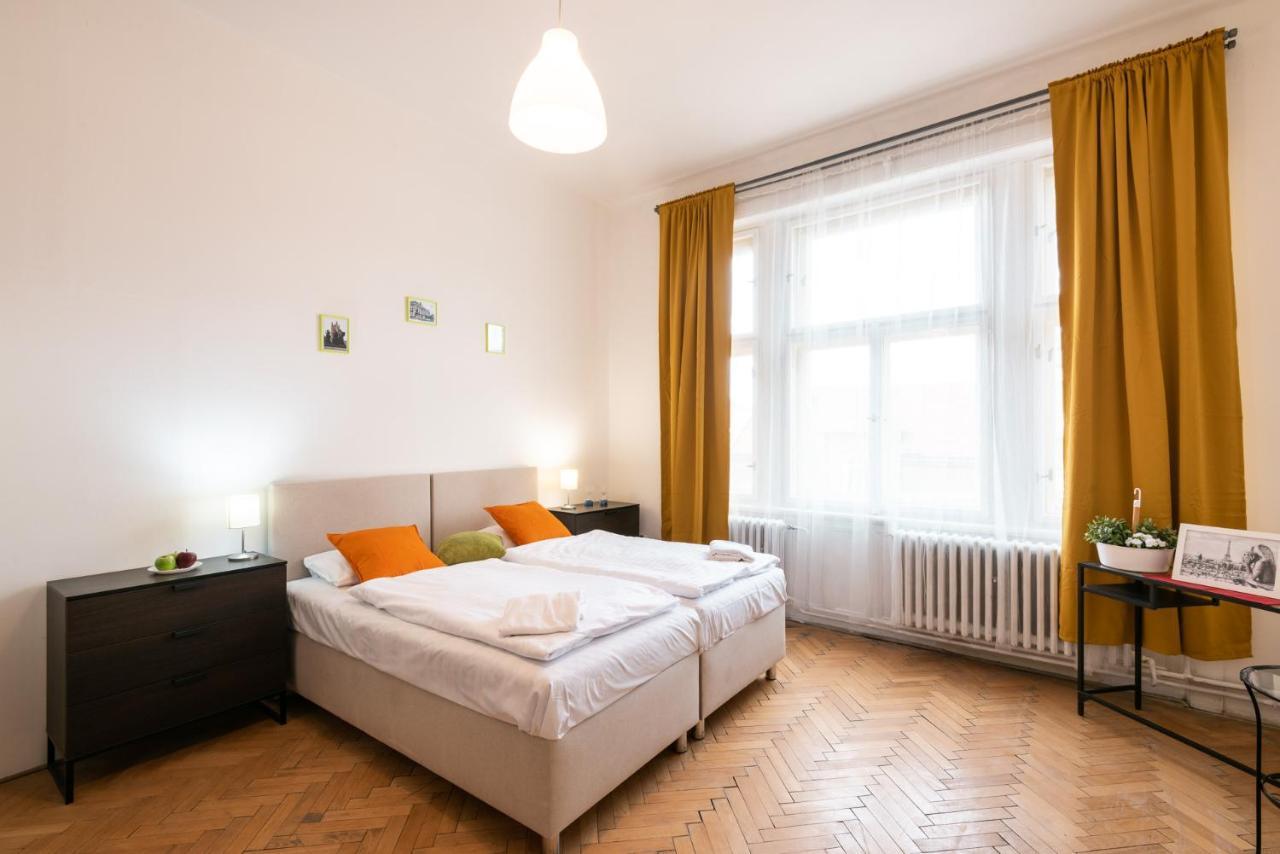 Narodni Apartments Praag Buitenkant foto